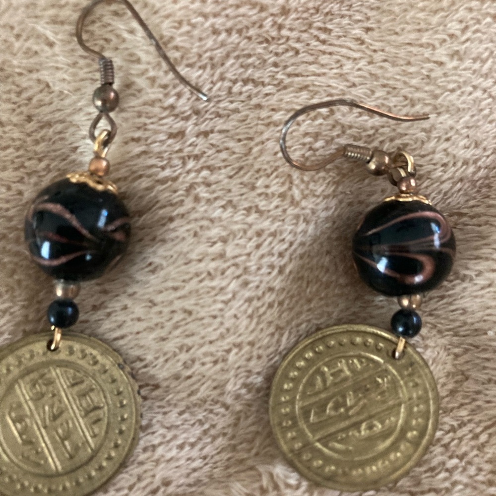 Elegant Black and Gold Dangle Earrings Murano glass beads